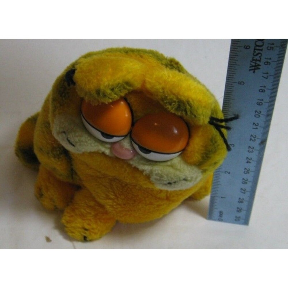 1981 5” Garfield Plush Cat Sitting- Vintage Stuffed Animal Plush Toy- Dakin